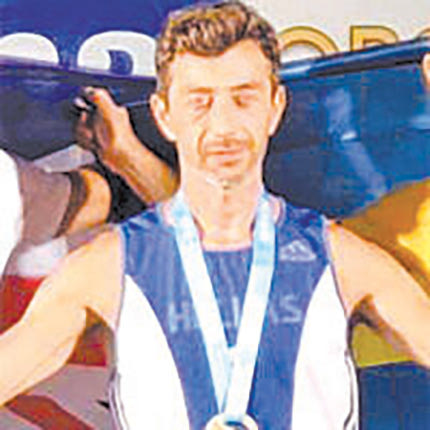 Τη μνήμη των 14 θυμάτων της δολοφονικής επίθεσης στη Φιλοσοφική Σχολή της Πράγας, θέλησε να τιμήσει ο Ηρακλειώτης πρωταθλητής Ευρώπης στην κατηγορία των διαχρονικών αθλητών, Αντώνης Καταντωνάκης.