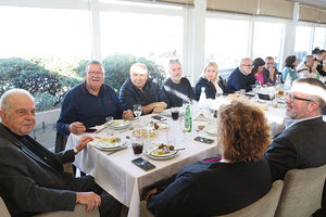 ΛΑΜΠΡΙΝΟΣ: Το τελευταίο γεύμα, η αποχώρηση και τα πειράγματα