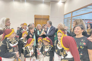 Ευχές, κάλαντα και μαντινάδες στην Περιφέρεια