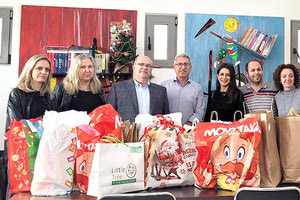 Δώρα στα παιδιά των παιδικών χωριών SOS