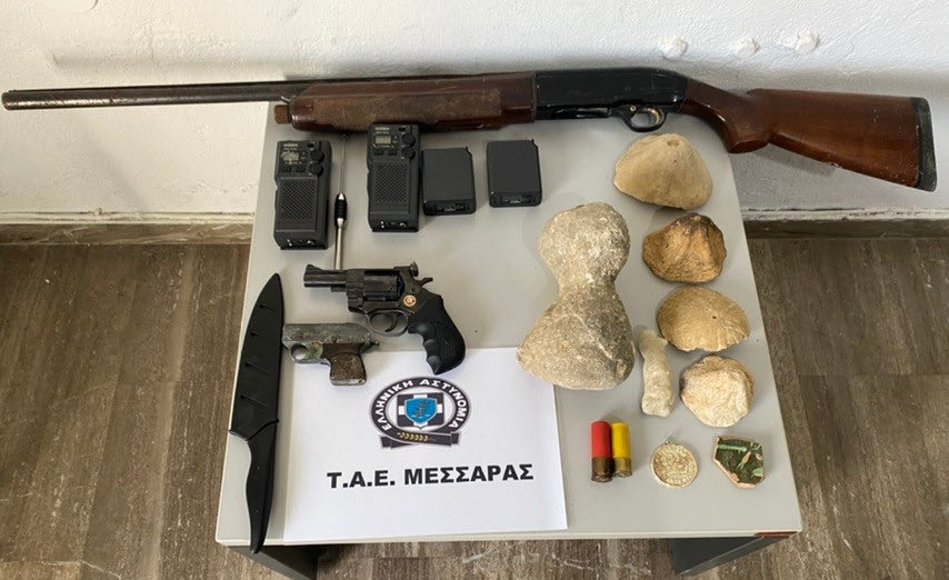 Όπλα και αρχαία στο σπίτι 47χρονου σε χωριό της Μεσαράς
