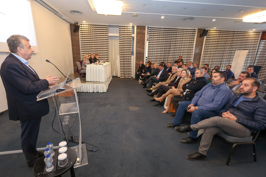 Με τους νέους Περιφερειακούς Συμβούλους συναντήθηκε ο Περιφερειάρχης