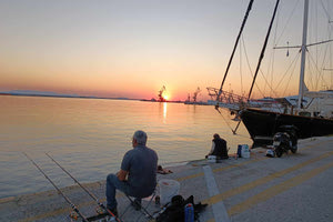 Eurostat:  Σε πελάγη δυστυχίας πλέουν οι Έλληνες γιατί  νιώθουν ότι δεν έχουν  καλή ποιότητα ζωής