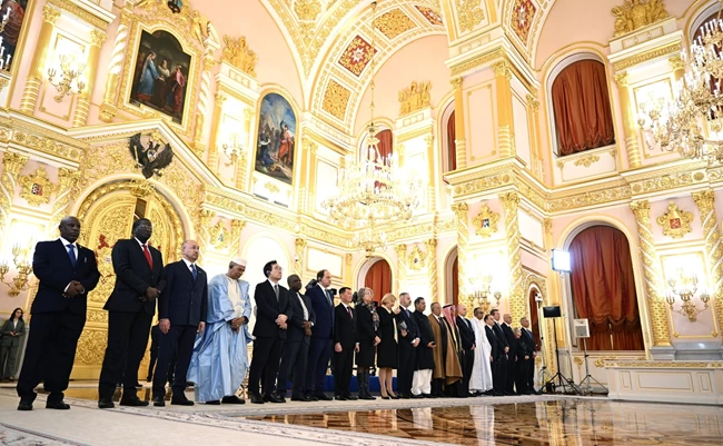 ΠΟΥΤΙΝ ΚΡΕΜΛΙΝΟ