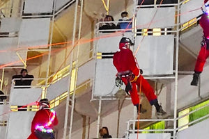 Αη Βασίληδες….σούπερμεν μοίρασαν δώρα στα παιδάκια της Παιδιατρικής του ΠΑΓΝΗ!