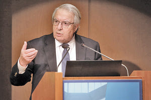 ο καθηγητής Μπαμπινιώτης