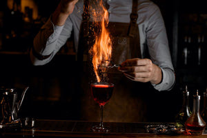 Glühwein :Η ιστορία και η  συνταγή για το  λαμπερό «κρασί που σιγοκαίει»