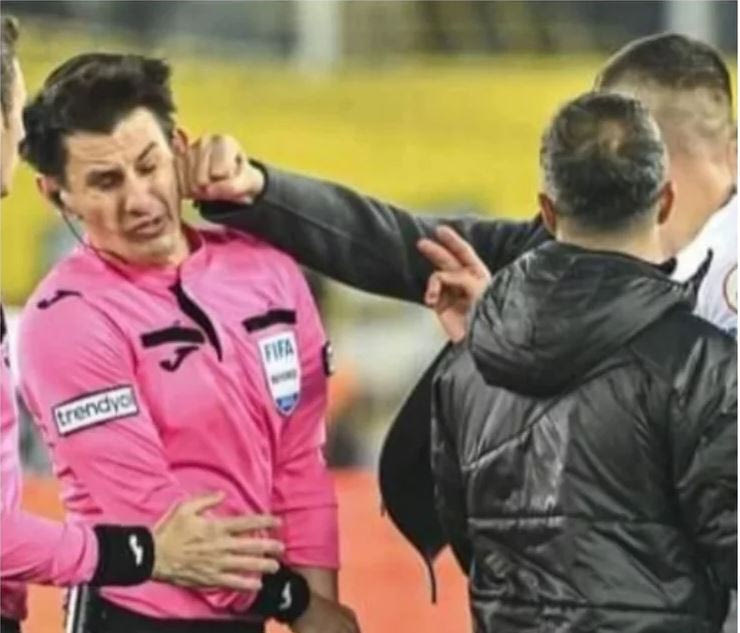 “Λουκέτο” στο τουρκικό πρωτάθλημα μετά τη γροθιά στον διαιτητή