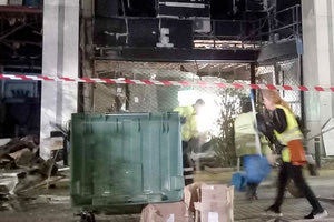 Ισχυρή έκρηξη αναστάτωσε τον Πειραιά