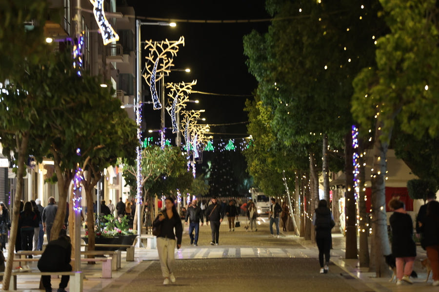 Αυτό είναι το νέο εορταστικό ωράριο των καταστημάτων
