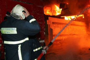 Φωτιά σε εγκαταλελειμένο κτίριο των κατασκηνώσεων του  ΠΙΚΠΑ στου Κοκκίνη Χάνι