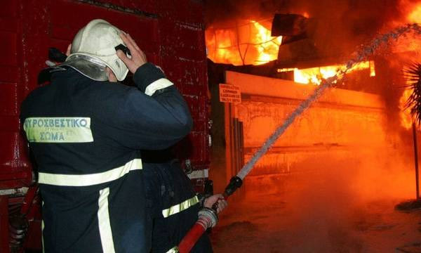 Φωτιά σε εγκαταλελειμένο κτίριο των κατασκηνώσεων του  ΠΙΚΠΑ στου Κοκκίνη Χάνι