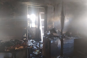 Μεγάλες ζημιές από φωτιά σε διαμέρισμα στα Μάλια