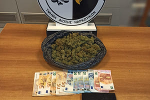 Χειροπέδες σε 18χρονο – Είχε ναρκωτικά και ζυγαριές ακριβείας στο σπίτι του