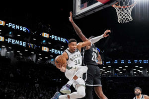 Επιστροφή στις νίκες για τους Μπακς με σούπερ Αντετοκούνμπο