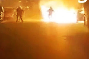 Που στρέφονται οι έρευνες για τους δράστες των επεισοδίων- Κρίσιμη η κατάσταση του αστυνομικού