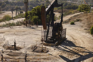 Η διολίσθηση του πετρελαίου διαψεύδει τα σενάρια για ακριβά καύσιμα τα Χριστούγεννα