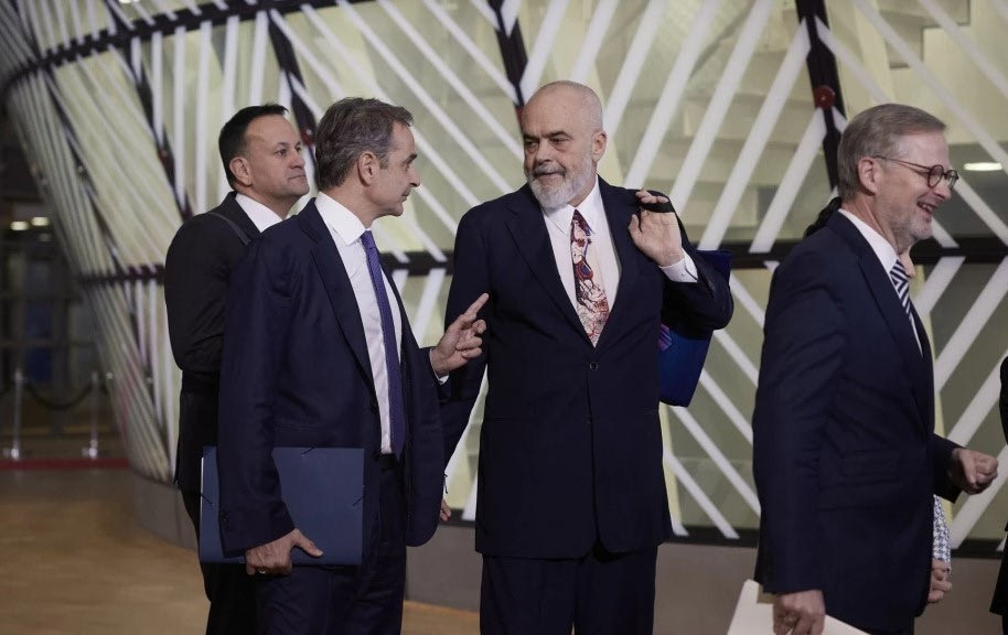 Βάζουμε φρένο στην ενταξιακή διαδικασία της Αλβανίας