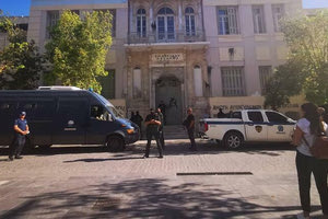 Υπόθεση τοκογλυφίας: Χειροκροτήματα από τους συγγενείς  των κατηγορουμένων μετά την απόφαση του Δικαστηρίου