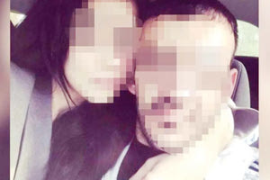 Επίθεση με βιτριόλι: μαζί με την 39χρονη δύο ακόμα στο εδώλιο