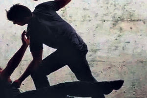 Φωνές, μπουνιές, κλοτσιές... Σε χρόνο dt αρπάχτηκαν μέσα στα δικαστήρια μέλη γνωστής οικογένειας επιχειρηματιών του Ηρακλείου που τα τελευταία χρόνια βρίσκονται σε σκληρή αντιδικία.