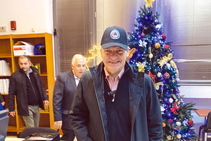 Λίγες ώρες πριν αλλάξει ο χρόνος και πριν την επίσημη ανάληψη των καθηκόντων του, ο νέος δήμαρχος Ηρακλείου Αλέξης Καλοκαιρινός βρέθηκε στο πλευρό των εργαζομένων στις Υπηρεσίες της Δημοτικής Αστυνομίας και της Πολιτικής Προστασίας