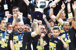 Πρωτάθλημα και Κύπελλο Ελλάδος κατέκτησε η ΑΕΚ