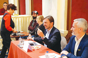 Το φλουρί στο χθεσινό πρώτο Περιφερειακό Συμβούλιο κέρδισε ο Γιώργος Αλεξάκης στο χθεσινό πρώτο περιφερειακό συμβούλιο Κρήτης.