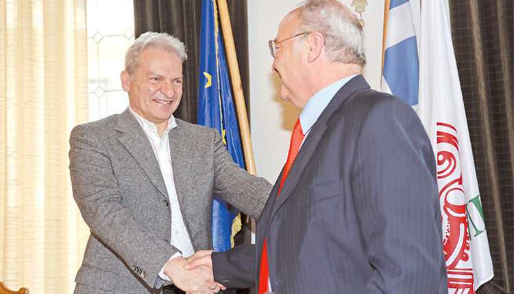 Ο δήμαρχος Αλέξης Καλοκαιρινός με το νέο πρόεδρο Παντελή  Ρυακιωτάκη