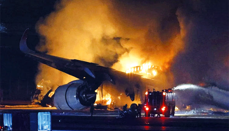 Το αεροπλάνο καταστράφηκε ολοσχερώς