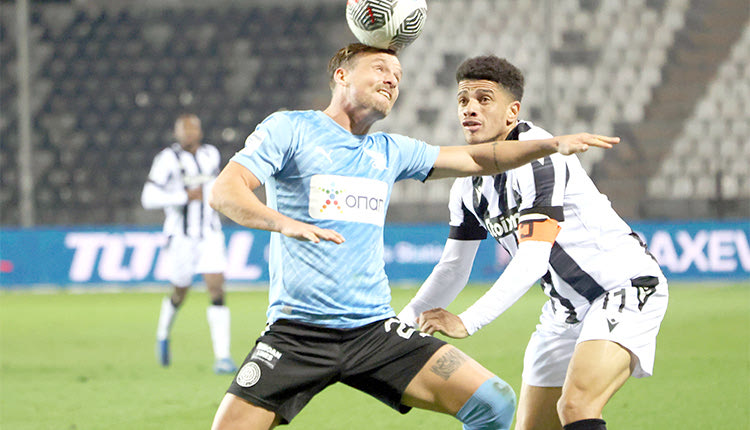  Ο Λάρσον με τον Τάισον στο χθεσινό ματς