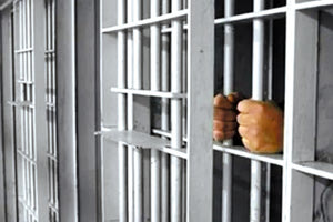 Στη φυλακή για το πρωτοχρονιάτικο ξύπνημα με χαστούκια και περίσφιγξη του λαιμού