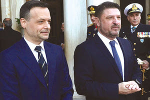 Έτσι, αν συμβεί αυτό την ευθύνη και την εποπτεία του «Αθήνα 9,84» δεν θα την έχει ο Χάρης Δούκας, αλλά ο «γαλάζιος» Νίκος Χαρδαλιάς.