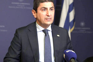 Σε Αρχιεπισκοπή, Δήμους και Αγιασμό Υδάτων ο Λευτέρης Αυγενάκης