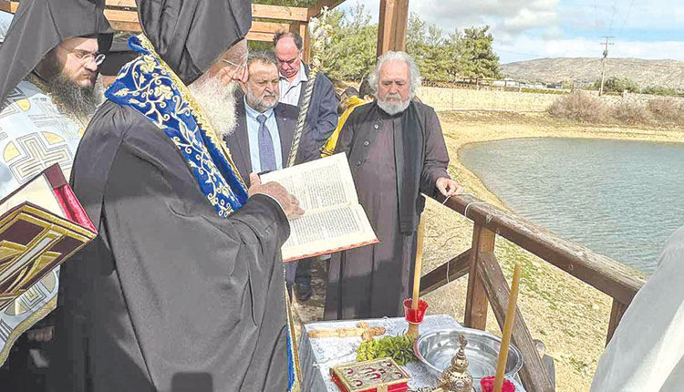 Παρουσία επισήμων κι εκπροσώπων φορέων οι τελετές των αγιασμών 