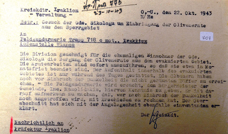 Διαταγή του Φρουράρχου Ηρακλείου Δρ. Στόσμπεργκ με ημερομηνία 22 Οκτωβρίου 1943. Άδεια στους κατοίκους του χωριού Συκολόγος για το μάζεμα των ελιών τους. Επιτρέπει την παρουσία τους στη νεκρή ζώνη μόνο κατά τη διάρκεια της ημέρας. Η ανακοίνωση τελειώνει με τη φράση: «όστις ευρεθή εκεί άμα σκοτεινιάση θα πυροβολείται...» 
