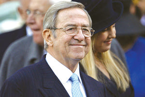 Σε στενό οικογενειακό κύκλο, μακριά από κάμερες, αύριο το πρωί τα παιδιά, τα εγγόνια και η σύζυγος του Κωνσταντίνου Άννα Μαρία θα πραγματοποιήσουν στο Τατόι το μνημόσυνο, ακριβώς ένα χρόνο μετά τον θάνατο του τελευταίου μονάρχη της Ελλάδας.