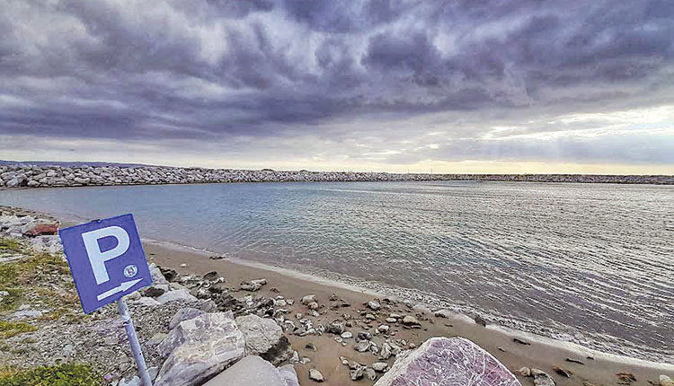 ΤΗΝ ΕΚΘΕΣΗ ΕΡΓΩΝ ΤΟΥ ΚΩΣΤΑ ΕΡΩΤΟΚΡΙΤΑΚΗ ΜΕ ΤΙΤΛΟ 
“ΠΑΡΑ ΘΙΝ’ ΑΛΟΣ’’ ΦΙΛΟΞΕΝΕΙ Η ΕΦΕΗ
Ένα φωτογραφικό οδοιπορικό 
σε παραλίες της Κρήτης
