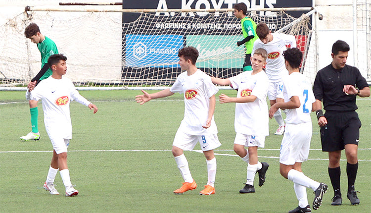   Οι παίκτες της Κ14 της ΕΠΣΗ πανηγυρίζουν ένα από τα οκτώ γκολ που πέτυχαν χθες