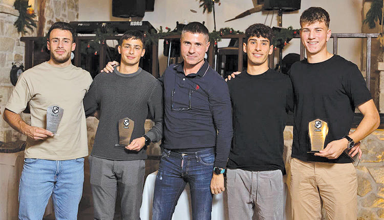 Από αριστερά Απ. Σαατσάκης, Τζατζαράκης, Οικονομάκης (προπονητής), Παραγιουδάκης και Ρεθυμνιωτάκης