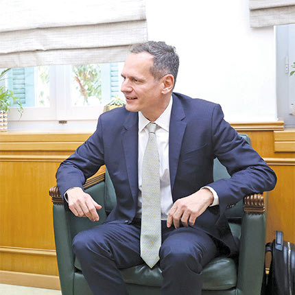 Την επιβεβαίωση ότι μέσα στο 2025 θα αρχίσει η εμπορική χρήση του καλωδίου επανέλαβε από το Ηράκλειο ο κ. Μανουσάκης