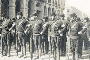 ΦΩΤΟΗΜΕΡΑΣ: 1915, ΚΡΗΤΙΚΟΙ χωροφύλακες στη Θεσσαλονίκη πριν τον Διχασμό.