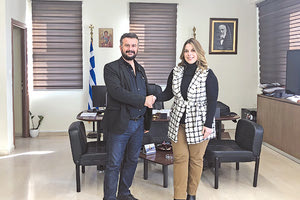 Μπορεί γενικά η τοπική αυτοδιοίκηση στην Περιφερειακή Ενότητα Ηρακλείου να είναι ανδροκρατούμενη σε επίπεδο δημάρχων, ωστόσο δεν φαίνεται να συμβαίνει το ίδιο σε επίπεδο γενικών γραμματέων, αφού οι δήμαρχοι μοιάζουν να δείχνουν μεγάλη εκτίμηση στο γυναικείο φύλο και τις γυναικείες ικανότητες.