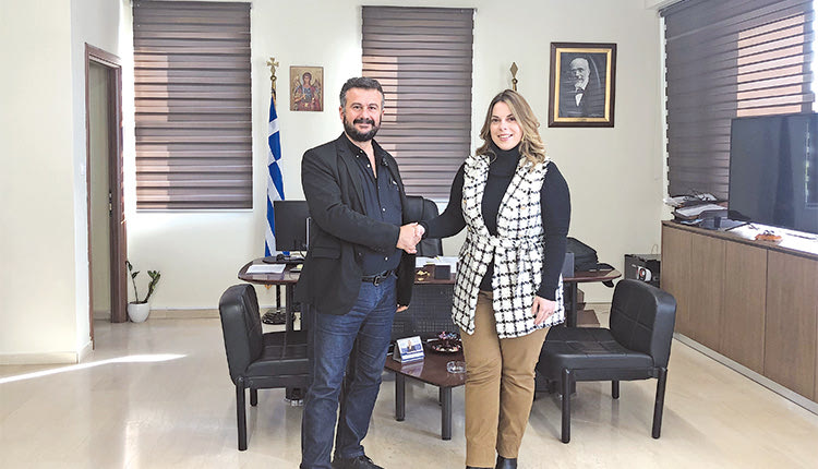 Μπορεί γενικά η τοπική αυτοδιοίκηση στην Περιφερειακή Ενότητα Ηρακλείου να είναι ανδροκρατούμενη σε επίπεδο δημάρχων, ωστόσο δεν φαίνεται να συμβαίνει το ίδιο σε επίπεδο γενικών γραμματέων, αφού οι δήμαρχοι μοιάζουν να δείχνουν μεγάλη εκτίμηση στο γυναικείο φύλο και τις γυναικείες ικανότητες.