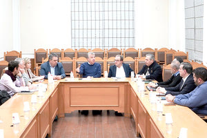 Από τη συνάντηση εργασίας που είχε ο περιφερειάρχης με τους αντιπεριφερειάρχες