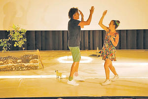 ΣΥΝΕΧΙΖΕΤΑΙ ΜΕ ΤΗ ΝΕΑ ΧΡΟΝΙΑ Η ΣΥΝΕΡΓΑΣΙΑ ΜΦΙΚ -ΕΤΑΙΡΕΙΑΣ ΘΕΑΤΡΟΥ “BEHOLD ΜΕ ΤΗΝ ΠΑΡΑΣΤΑΣΗ ΤΟ «ΜΥΣΤΙΚΟ ΤΟΥ ΔΕΝΤΡΟΥ» Εκεί που δεν το… σπέρνουν