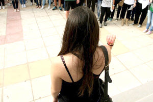 Έβγαλαν τη νύχτα στα κρατητήρια τα 13χρονα με το άσεμνο photoshop