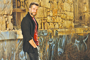 Ο ΗΡΑΚΛΕΙΩΤΗΣ ΗΘΟΠΟΙΟΣ ΓΙΩΡΓΗΣ ΚΟΝΤΟΠΟΔΗΣ ΜΙΛΑ ΣΤΗΝ “Π” ΓΙΑ ΤΟ ΕΡΓΟ ΠΟΥ ΠΑΡΟΥΣΙΑΖΕΙ ΓΙΑ ΜΙΑ ΚΑΙ ΜΟΝΑΔΙΚΗ ΠΑΡΑΣΤΑΣΗ