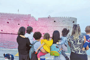 “Οι διακρίσεις ξεκινούν πριν καν τα παιδιά μας γεννηθούν” αναφέρουν οι οικογένειες