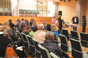 Με τα στελέχη του ΔΟΠΑΦΜΑΗ Δουλεύει ασταμάτητα ο αντιδήμαρχος Παιδείας Αντ. Περισυνάκης, ο οποίος τις προηγούμενες μέρες είχε την πρώτη ενημερωτική συνάντηση με τα στελέχη του ΔΟΠΑΦΜΑΗ στο Πολιτιστικό Κέντρο, όπου είχαν τη δυνατότητα να ανταλλάξουν απόψεις.